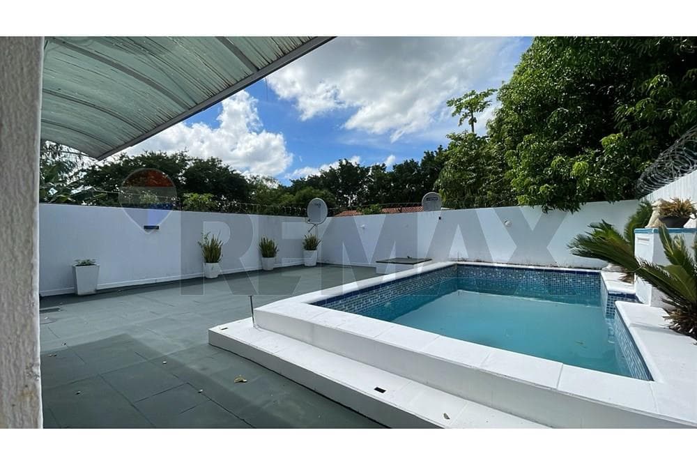 Alquilo casa con piscina en Luque