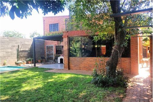 casa de 3 habitaciones con piscina en Luque loma merlo, foto 2