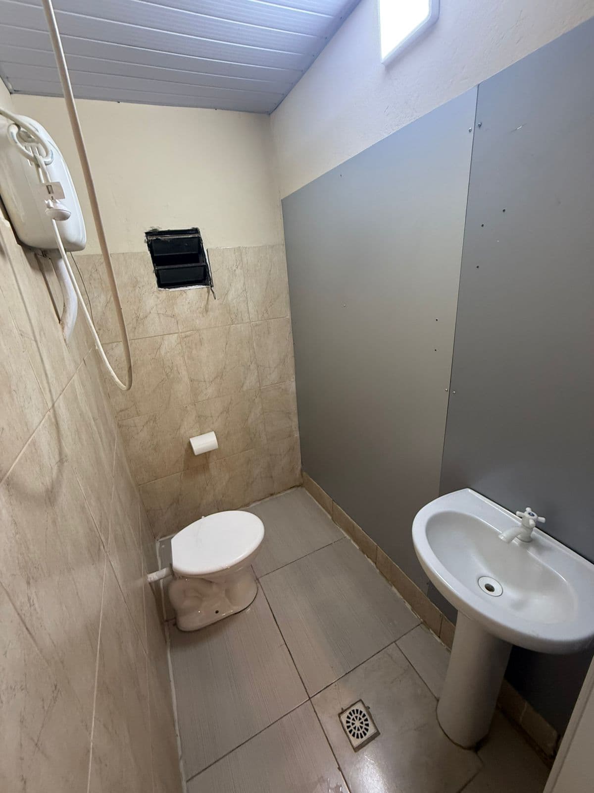 Alquilo local comercial en vista alegre