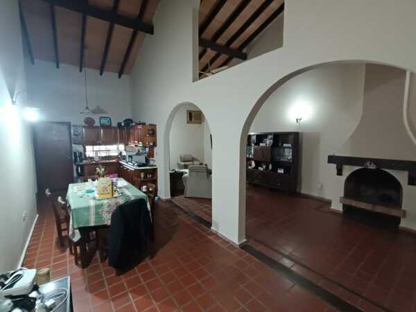Casa amplia con quincho y patio – zona félix bogado, foto 3