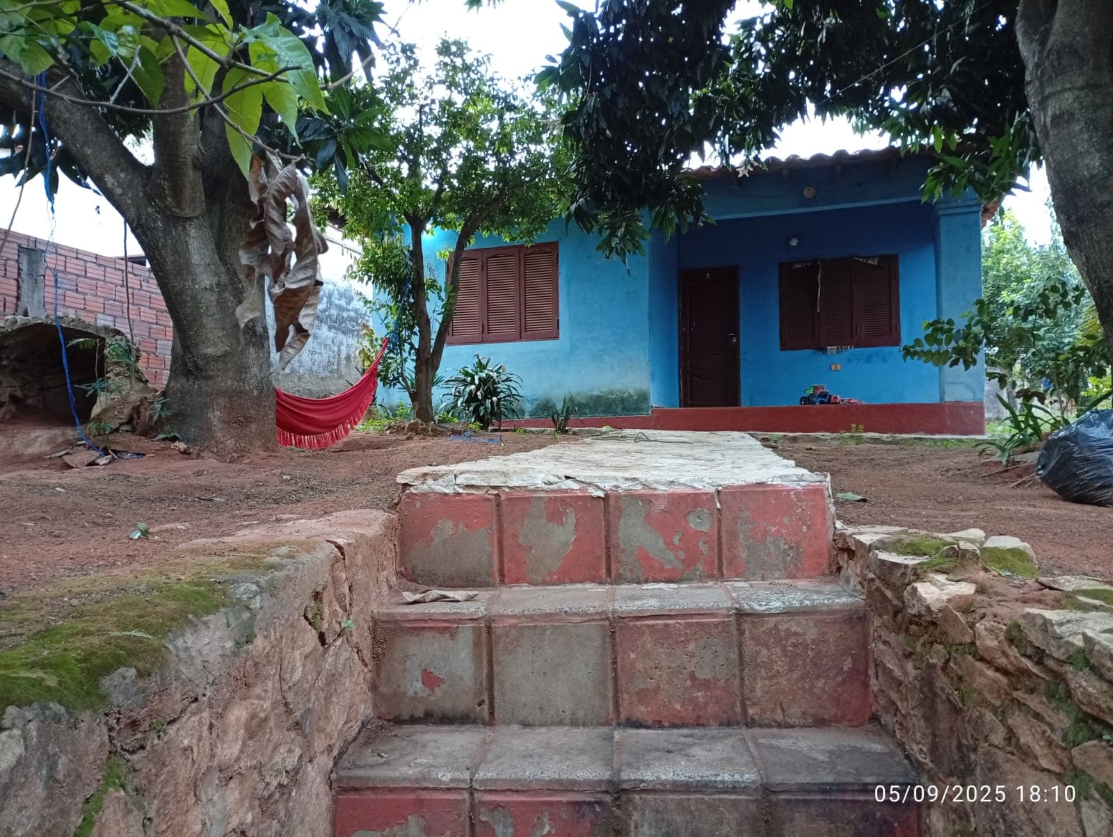 Se vende casa en esquina – Ñemby, zona caaguazú