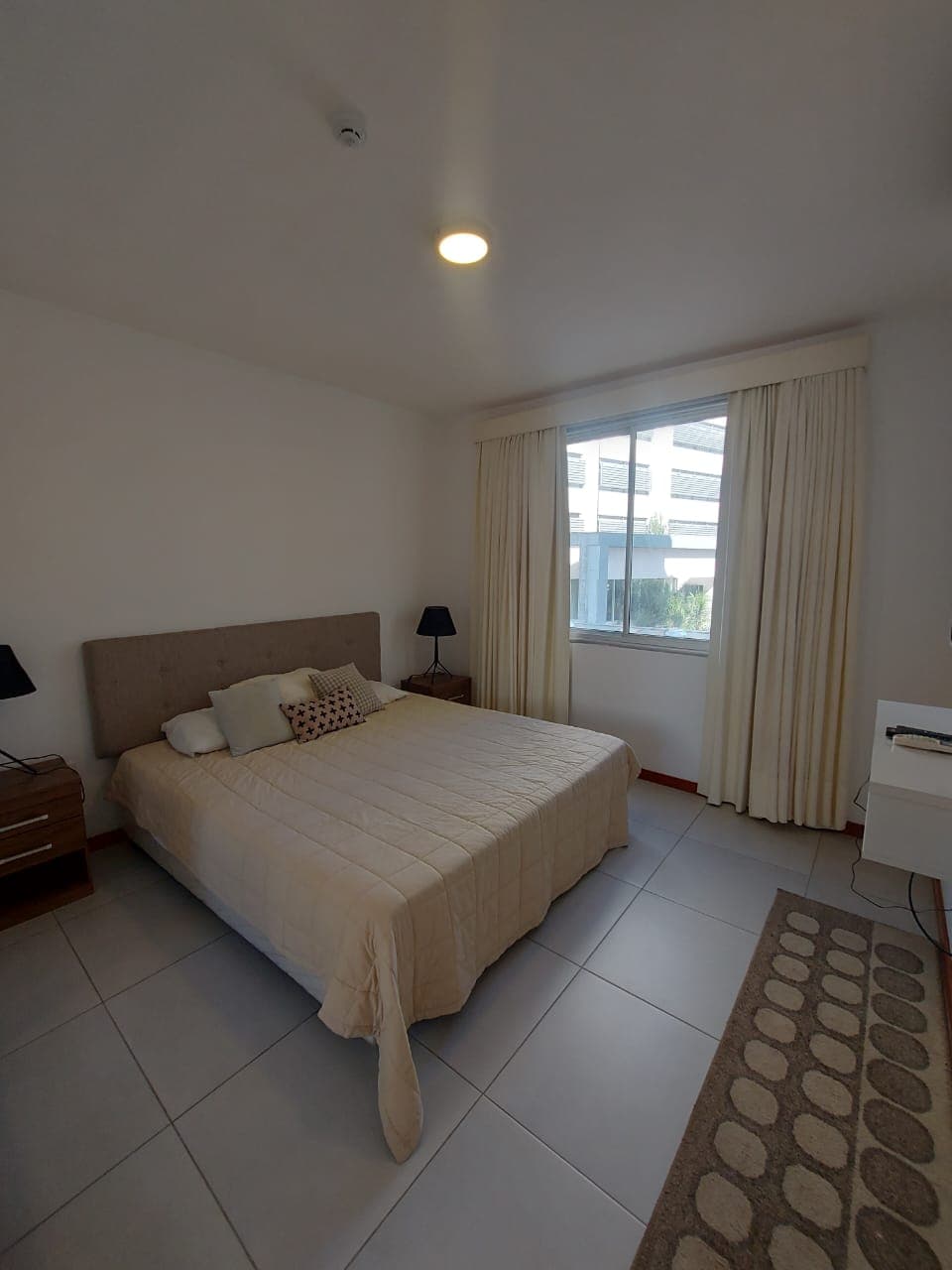 Departamento Amoblado de 2 Dormitorios. Zona Shopping del Sol. COD A6 — foto 4
