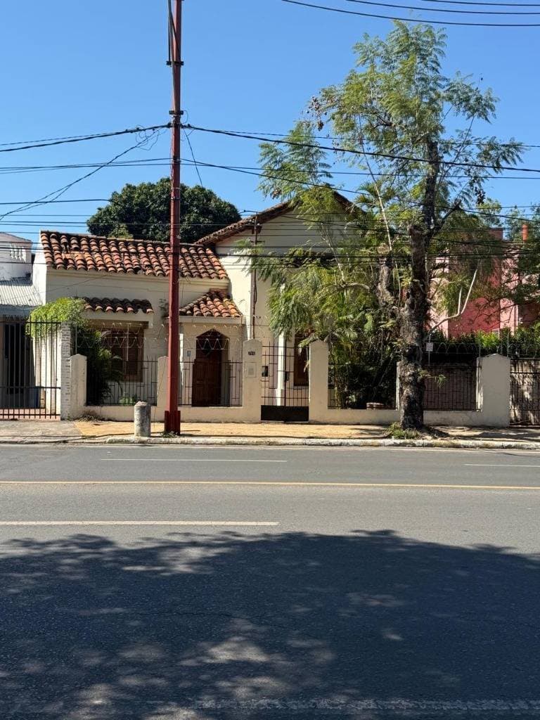 En venta, propiedad sobre la Av. Mariscal López, foto 2