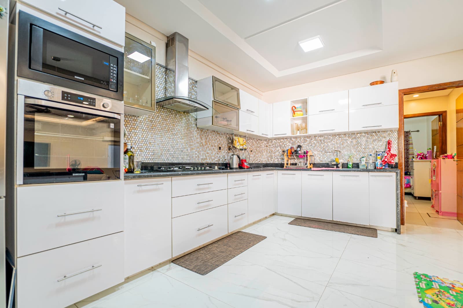 En venta amplia casa en lambare, foto 5