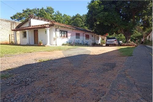 Imporante propiedad en capiata sobre ruta 2 con varias construcciones, foto 2