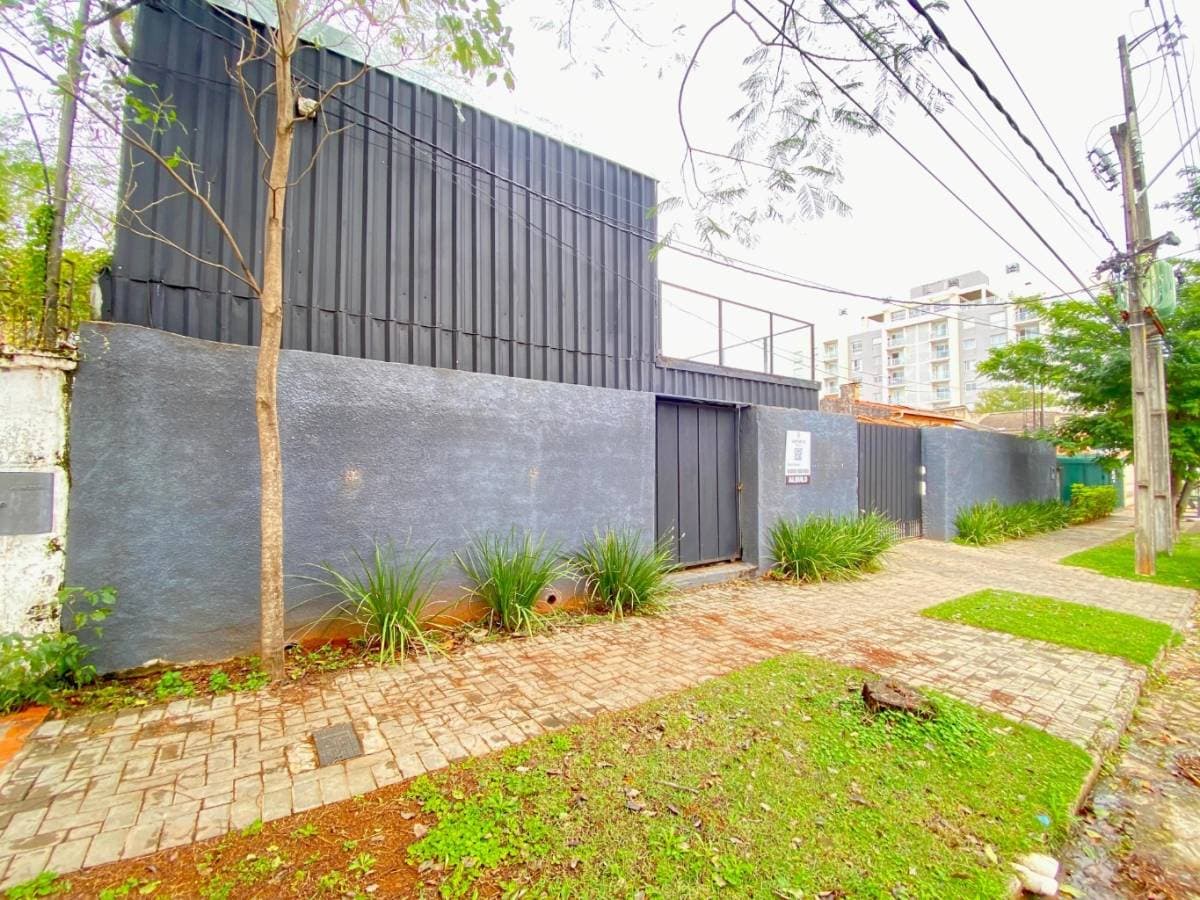 En alquiler de Show Room Con Oficinas y Tinglado o Deposito en Bo. Los Laureles, foto 2