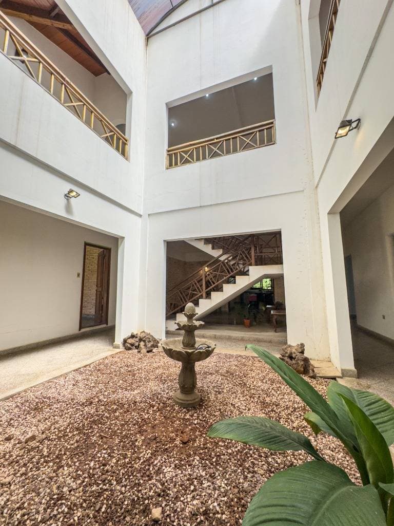 Amplia residencia en Mariano Roque Alonso — foto 2