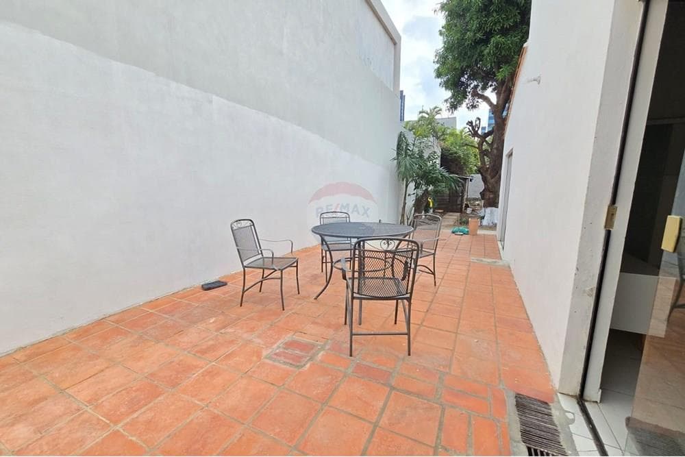Casa detrás del Shopping la Galería Ycua Sati — foto 2