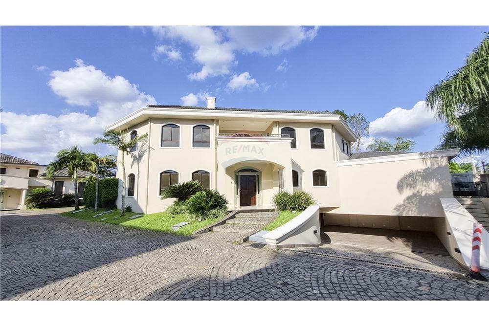 Alquilo residencia premium en barrio cerrado mburucuya