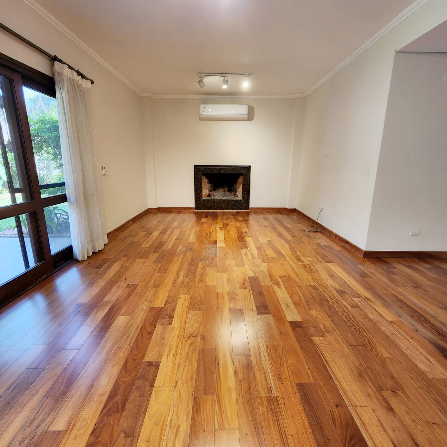*en alquiler hermosa&nbsp;casa&nbsp;en condominio cerrado en ycua sati, foto 1