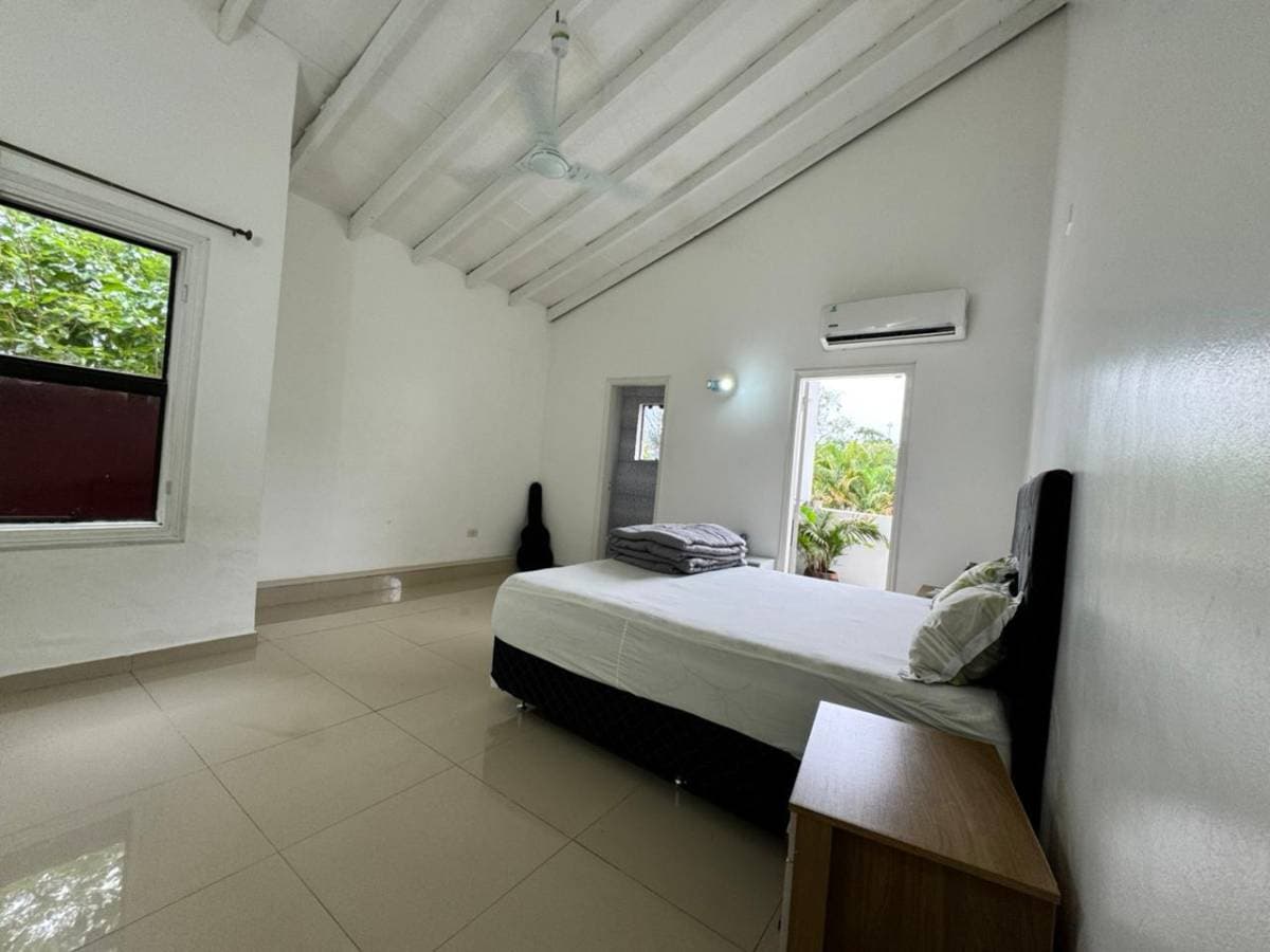 Casa de 4/5 dorm. en Itá Enramada - a 1 cuadra de la Av. Costanera Sur, foto 4