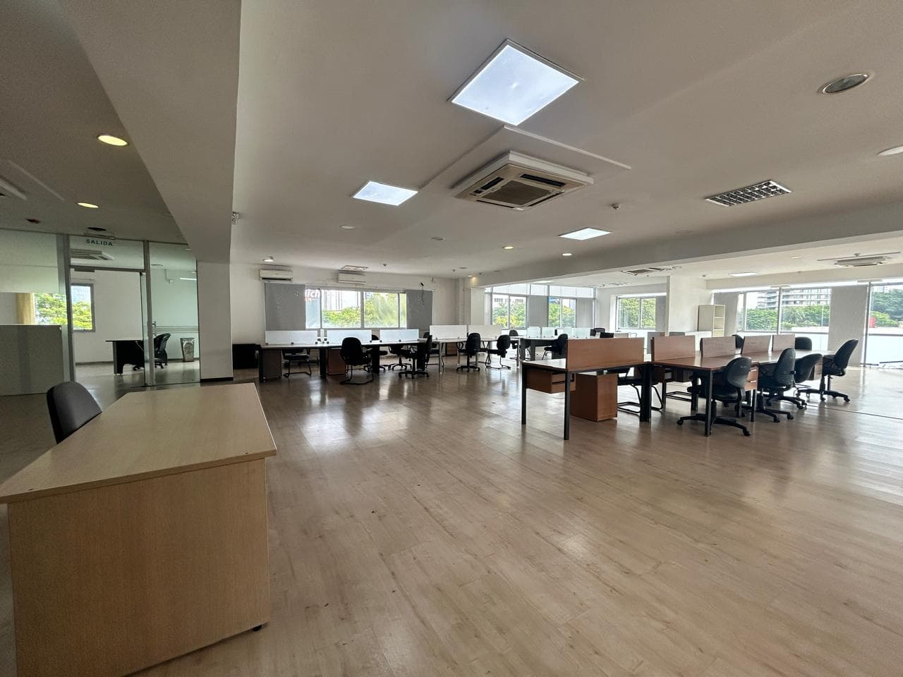 # oficina corporativa en alquiler – edificio aura | eje corporativo — foto 4