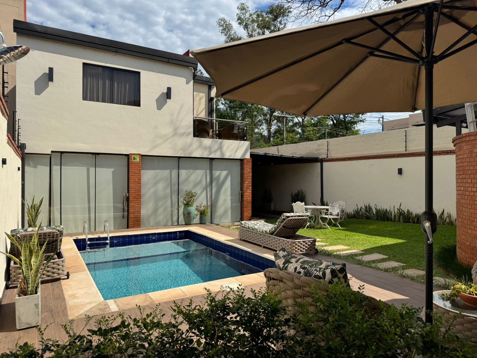 En Venta Residencia Premium con características de Estreno en Villa Elisa, foto 2