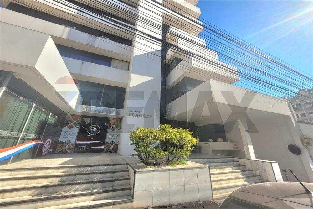 Alquilo oficina de 380 m2 en el edif. Planeta 1