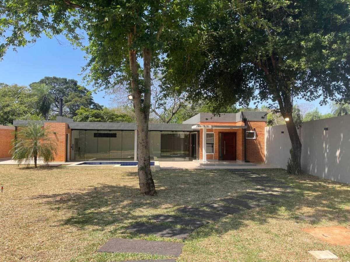 Residencia lista para mudarse en Luque loma merlo atras de rakiura, foto 4