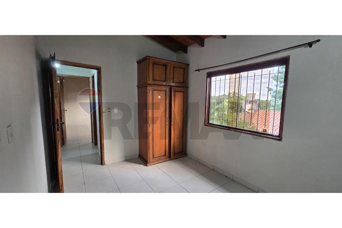 Amplia y cómoda residencia en Alquiler en Lambaré — foto 5