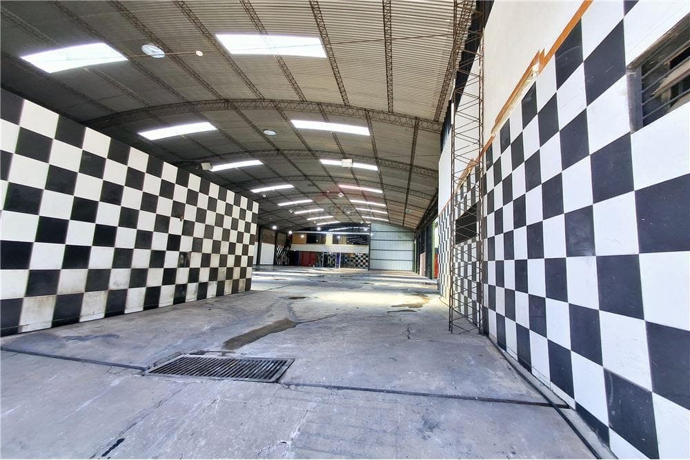 Deposito sobre acceso sur ideal para casa de lubricantes o taller — foto 5