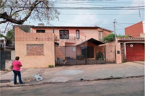 Vendo Amplia Casa en Asunción Barrio Obrero