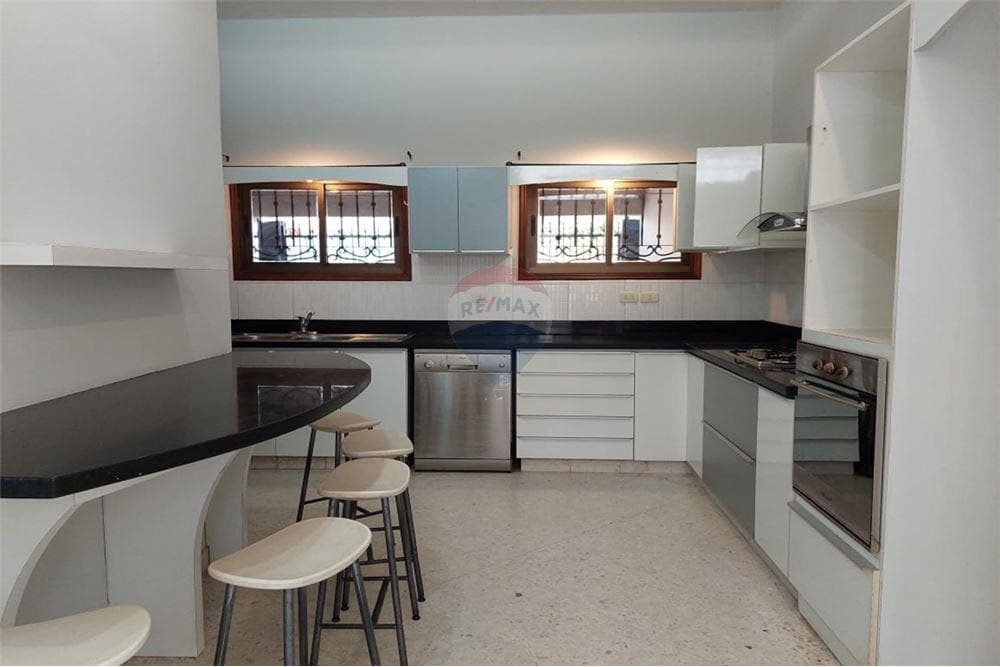 En venta - casa en el prestigioso bº madame lynch, foto 4