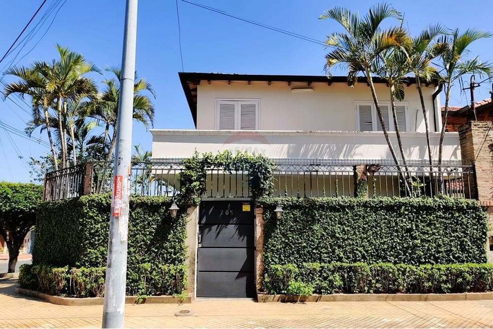 Vendo casa barrio Jara en esquina
