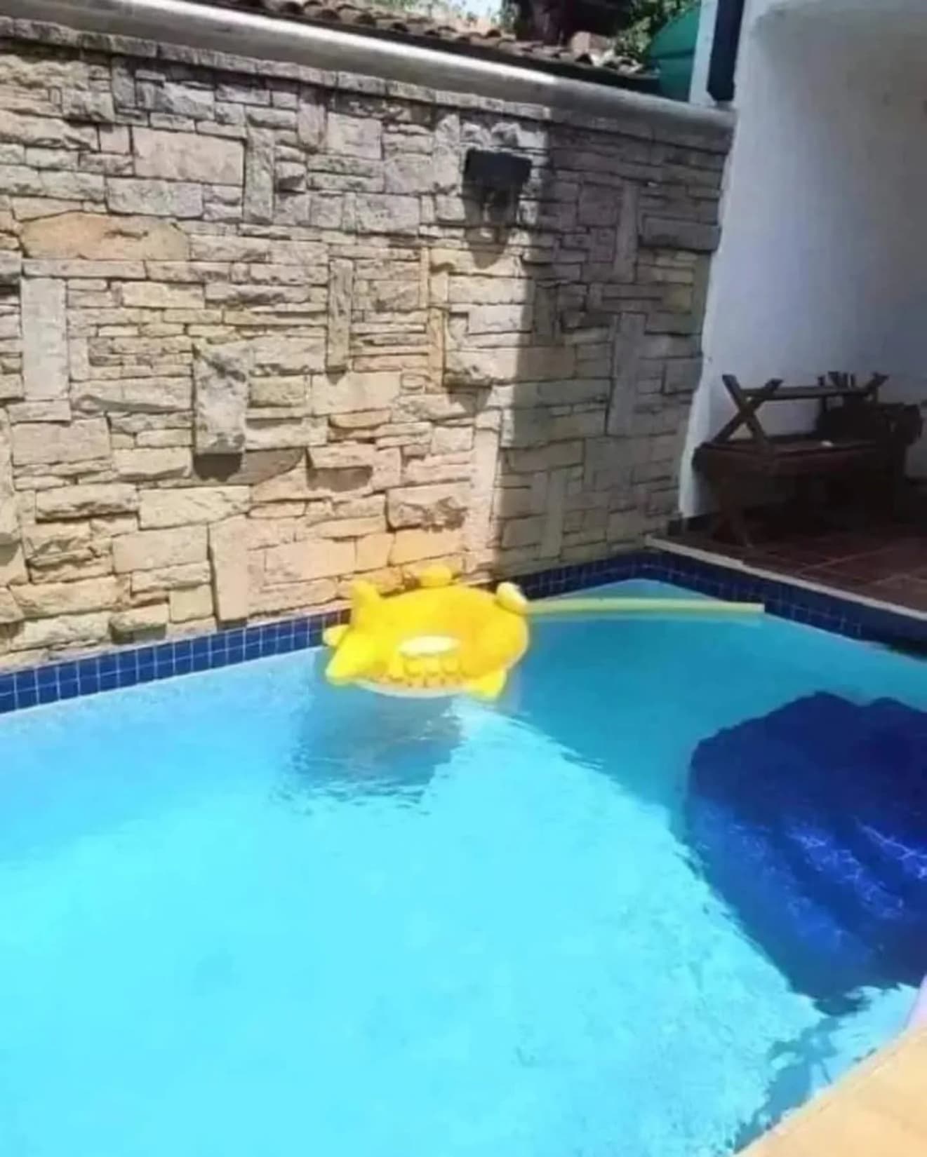 Casa de estilo colonial de 3 dormitorios y piscina en Las Mercedes — foto 4