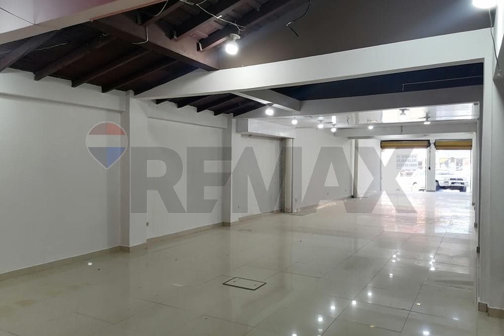 Local Comercial en Alquiler sobre Avda.E.Ayala, foto 2
