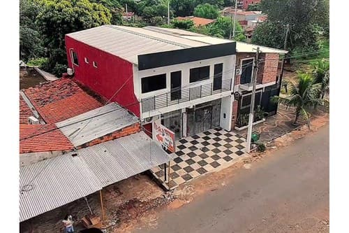 Venta De Casa Con Salón Comercial En Lambare, Puerto Pabla