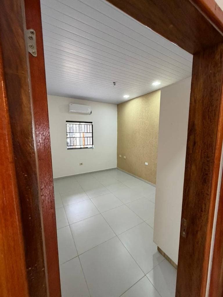 ¡Alquilo casa en Barrio Mbocayaty, Ñemby – Amplia y funcional, foto 3