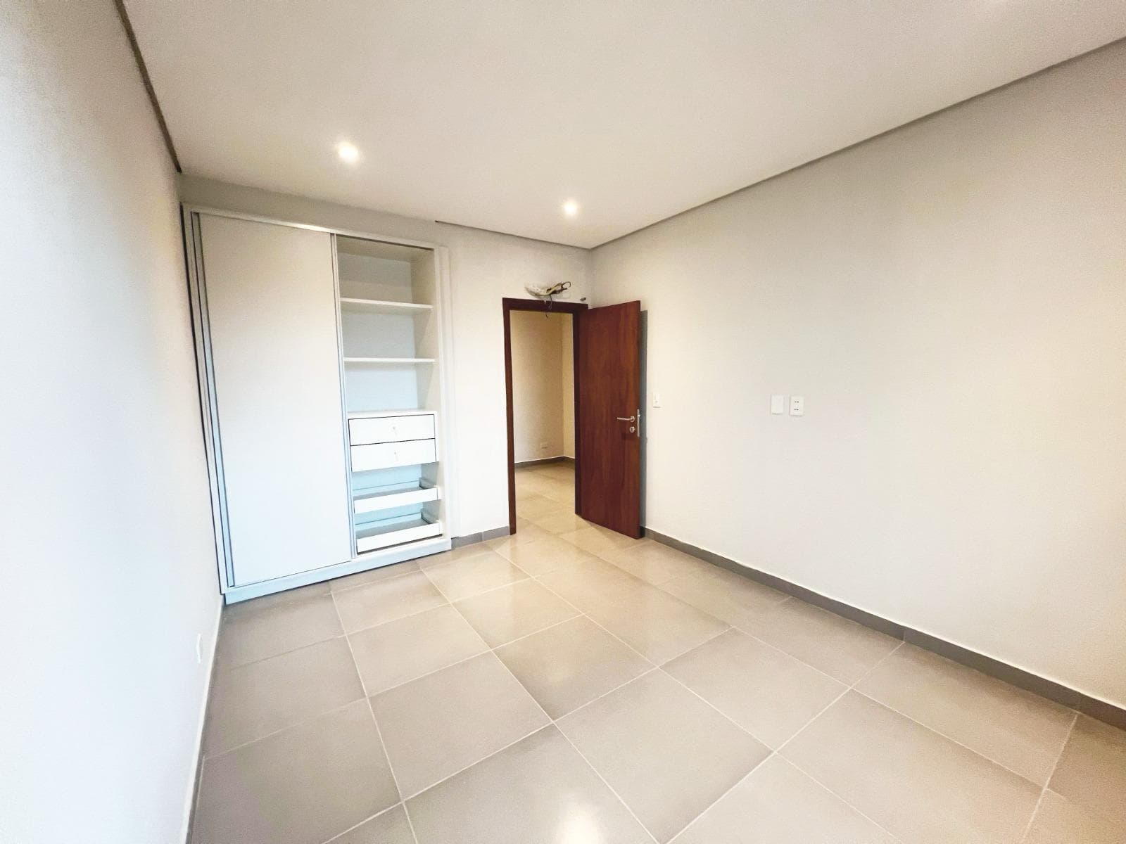 En Venta Duplex Estilo Moderno en Lambare Zona Yacht, foto 3