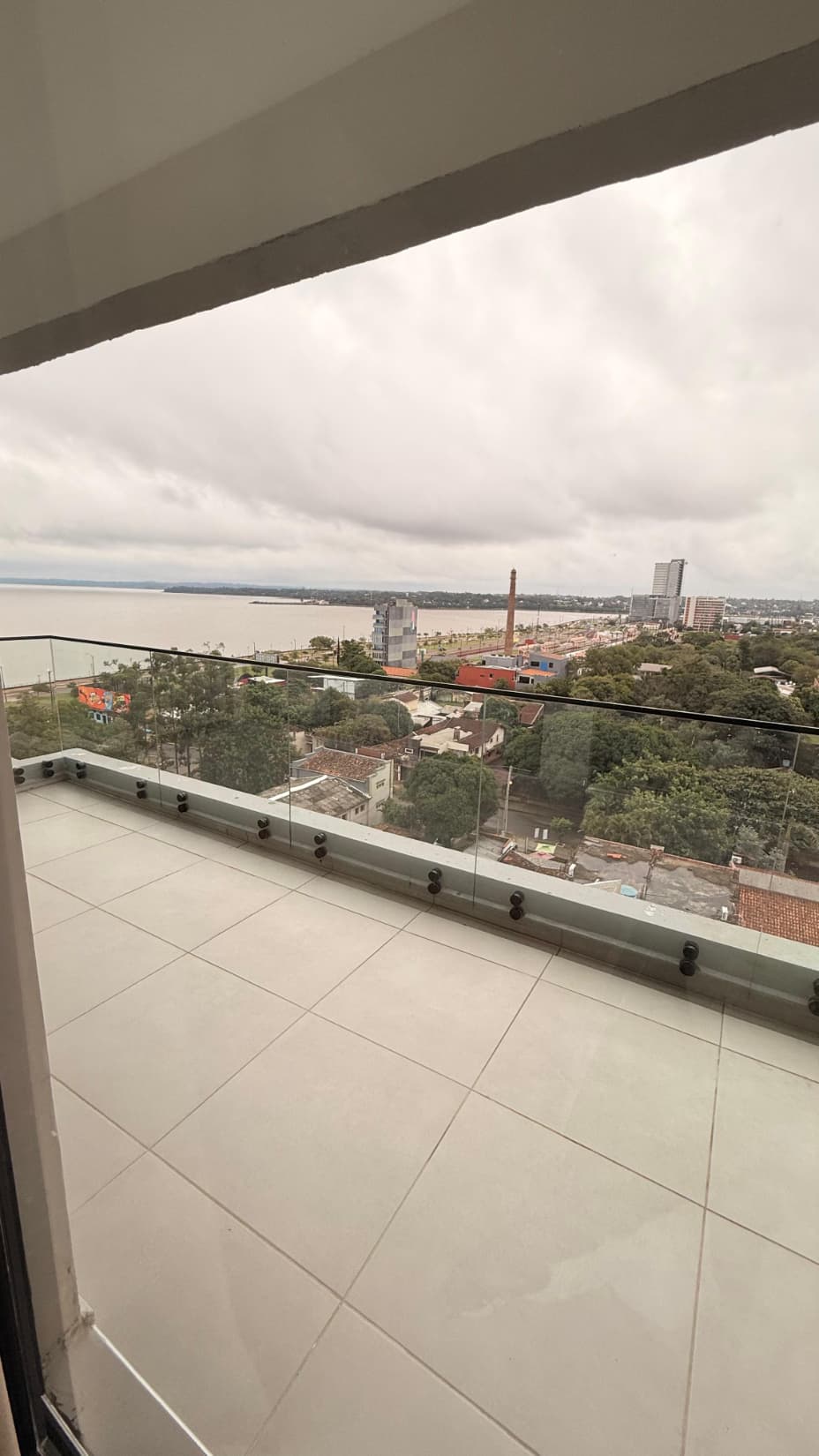 Departamento AMOBLADO VIVO COSTANERA - Alquiler - Encarnación, Paraguay, foto 1