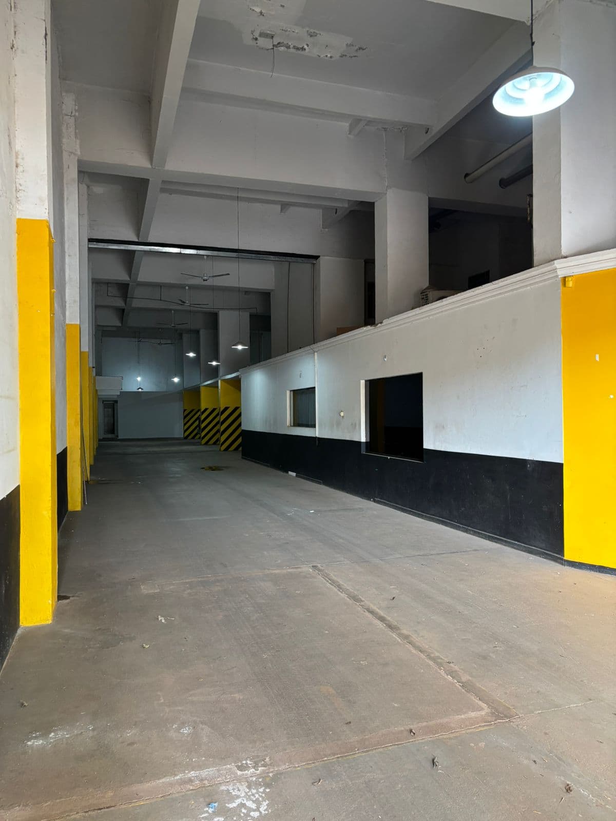 Depoisto de 1.00m2 con oficinas en alquiler, foto 1