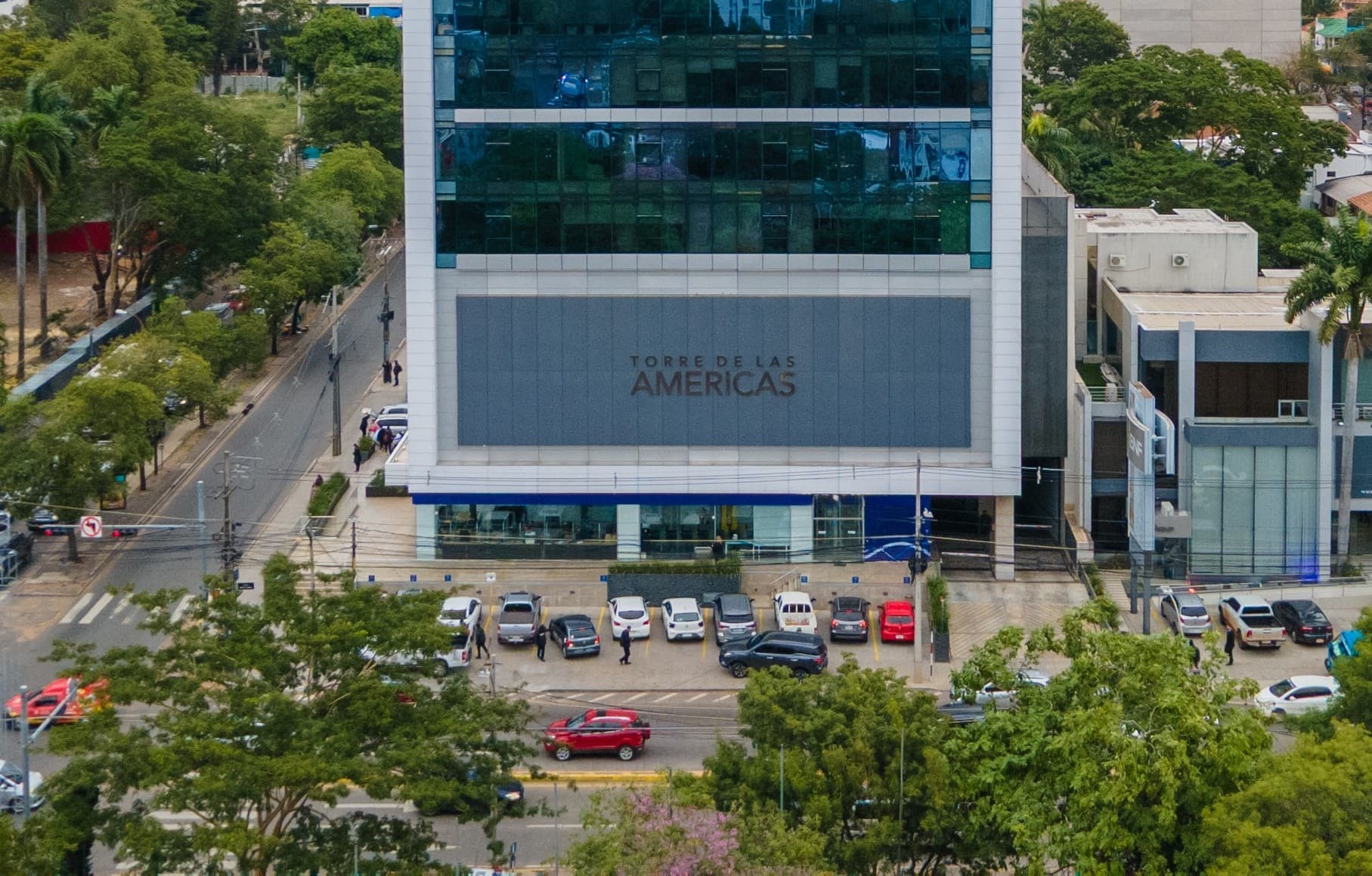 Local Comercial Showroom Sobre Avenida Mcal. Lopez — foto 2