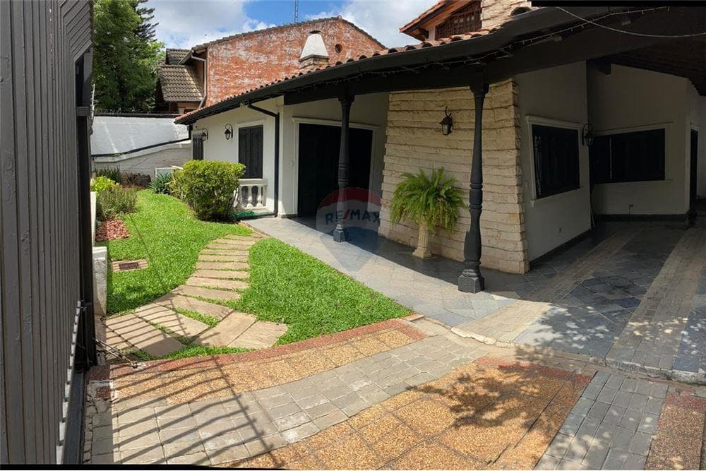 Amplia Casa en Asuncion Bº Manora a 3 cuadras del colegio Americano, foto 2