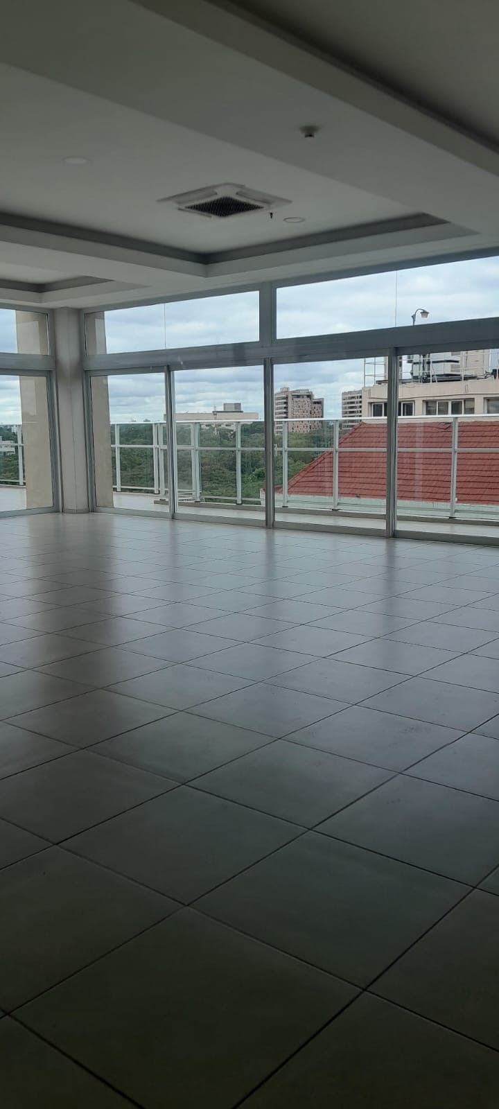 Apto. Amoblado en Las Mercedes - 1.800 usd — foto 2