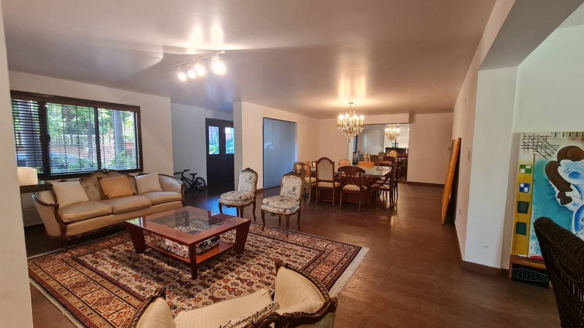 En venta hermosa residencia en el barrio Las Mercedes, foto 5