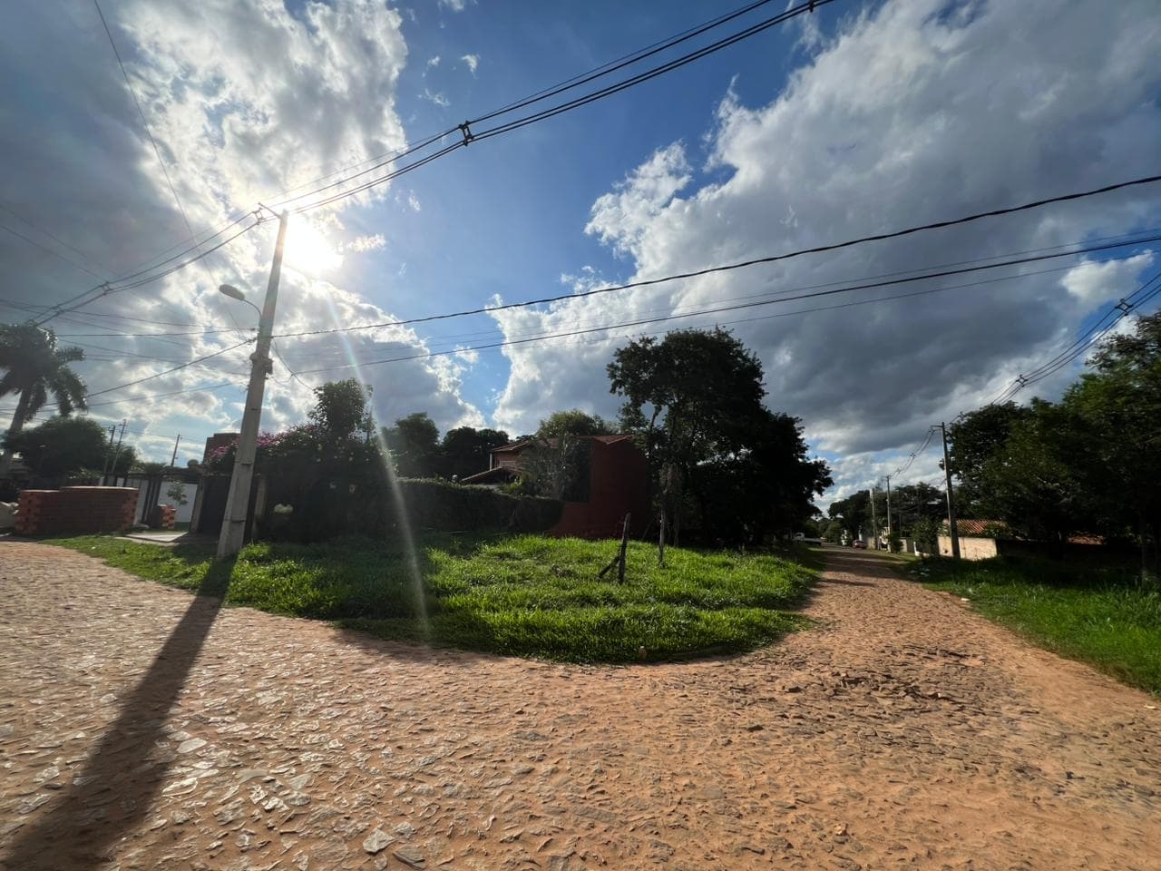 Vendo terreno en esquina (Luque)