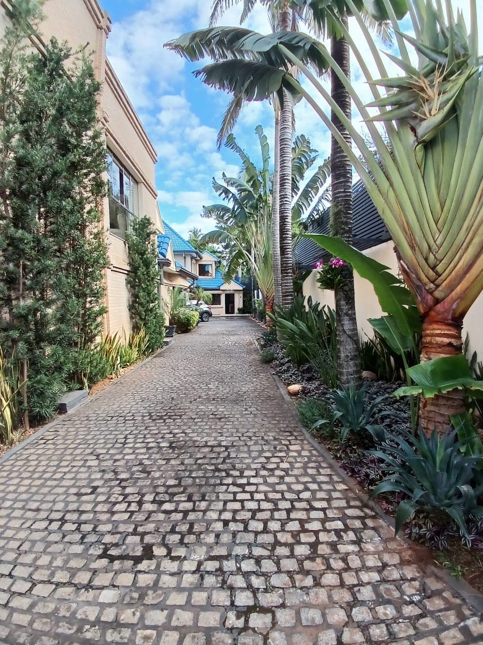 Hermosa Residencia Amoblado En Condominio Barrio Los Laureles, foto 2
