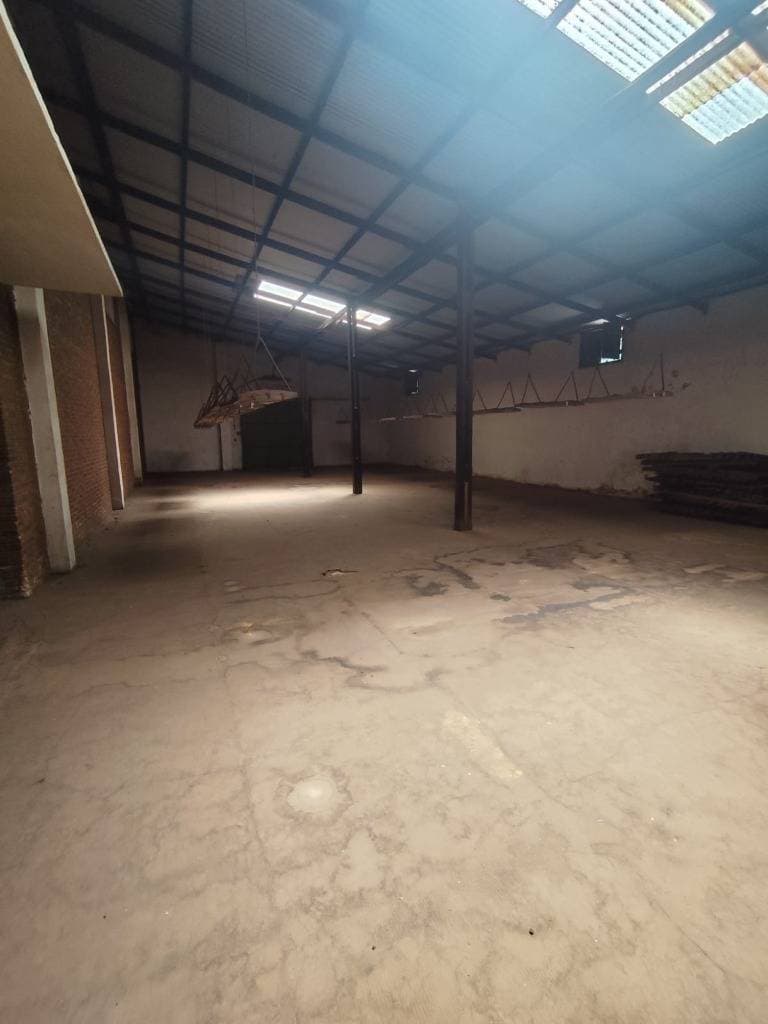 En Venta Importante Propiedad Industrial 120 mts sobre Ruta 2 Capiata, foto 3