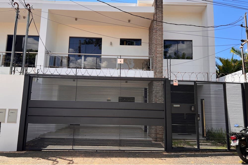 Duplex con piscina detrás de la Conmebol