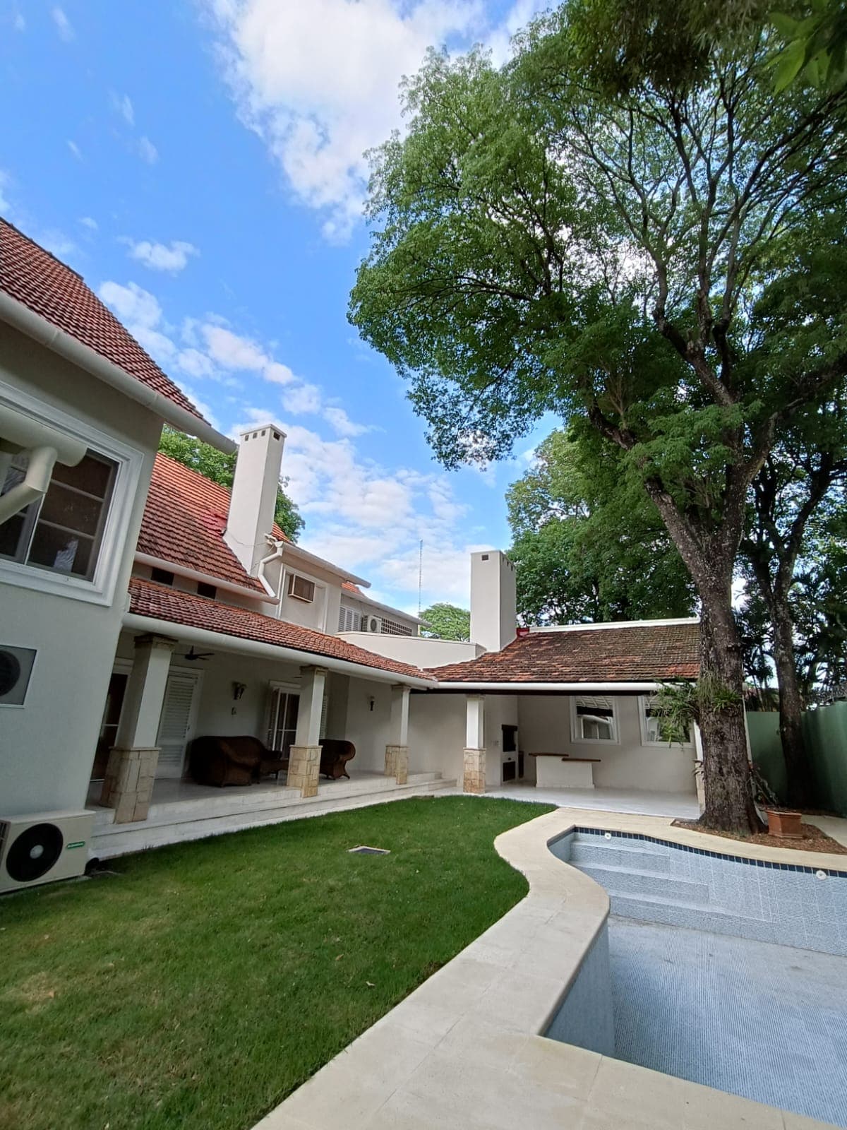 Alquilo Residencia de 1.500 m2 en Esquina, Barrio Mcal. López - LHO6470522