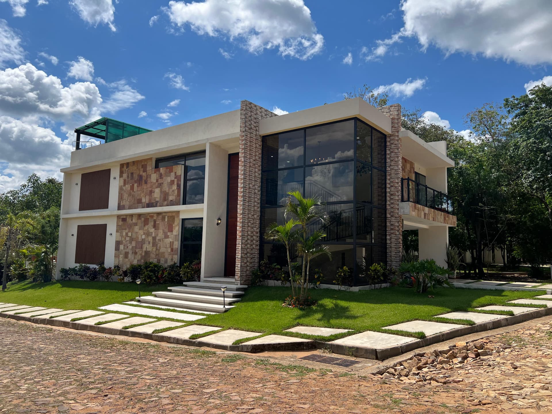 *Alquilo Lujosa Residencia Amoblada en San Bernardino - Barrio Sunset Hills*, foto 1
