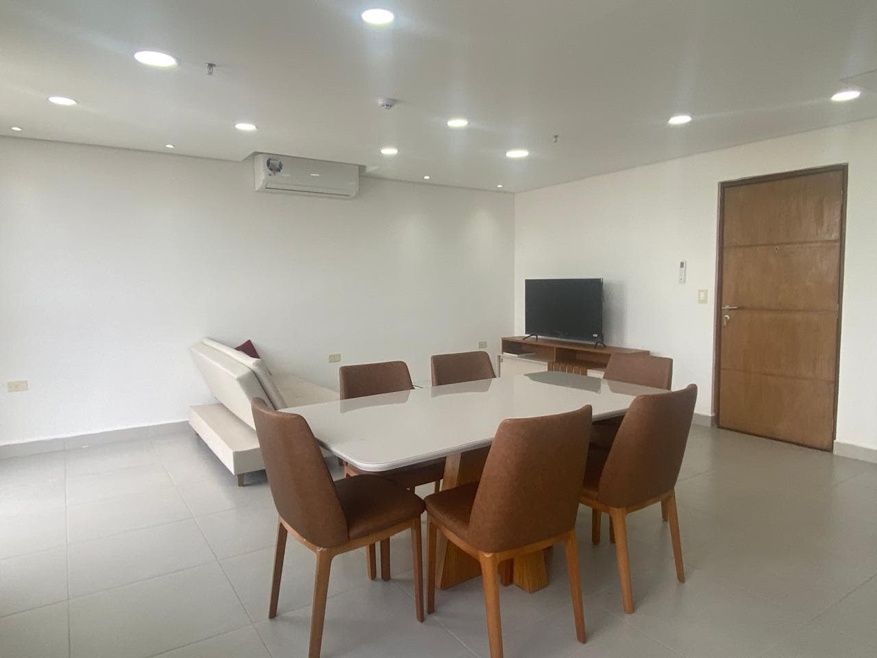 En alquiler | departamento amoblado de 2 dormitorios | barrio Herrera, foto 2