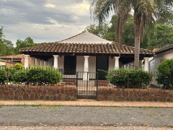 Casona tipo colonial en aregua, foto 1