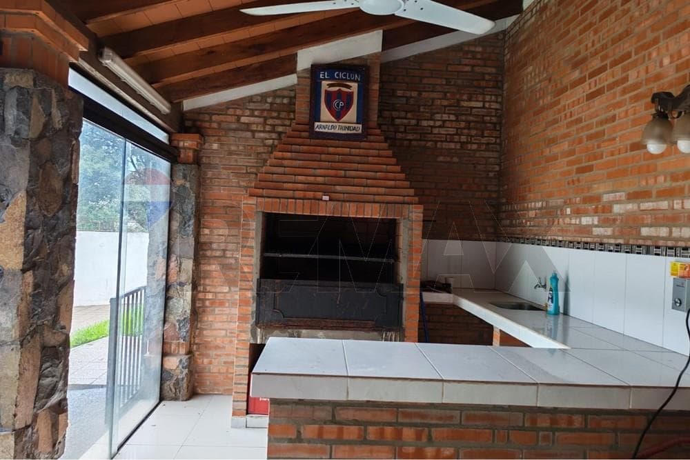 Casa con piscina en la ciudad de Villa Elisa — foto 3