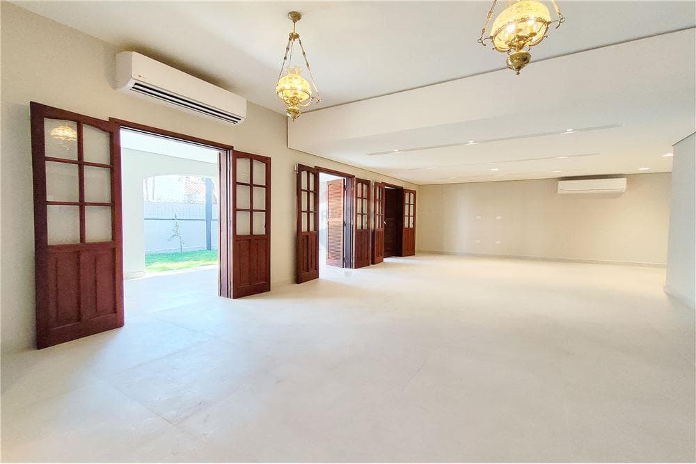 amplia y fina residencia en Los Laureles, foto 4