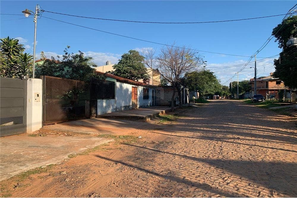 Terreno con casa en Luque barrio laurelty, foto 2