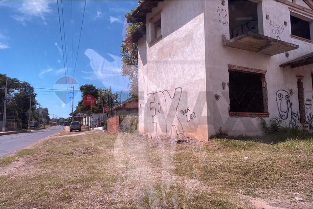 Terreno en esquina sobre laguna grande, foto 2