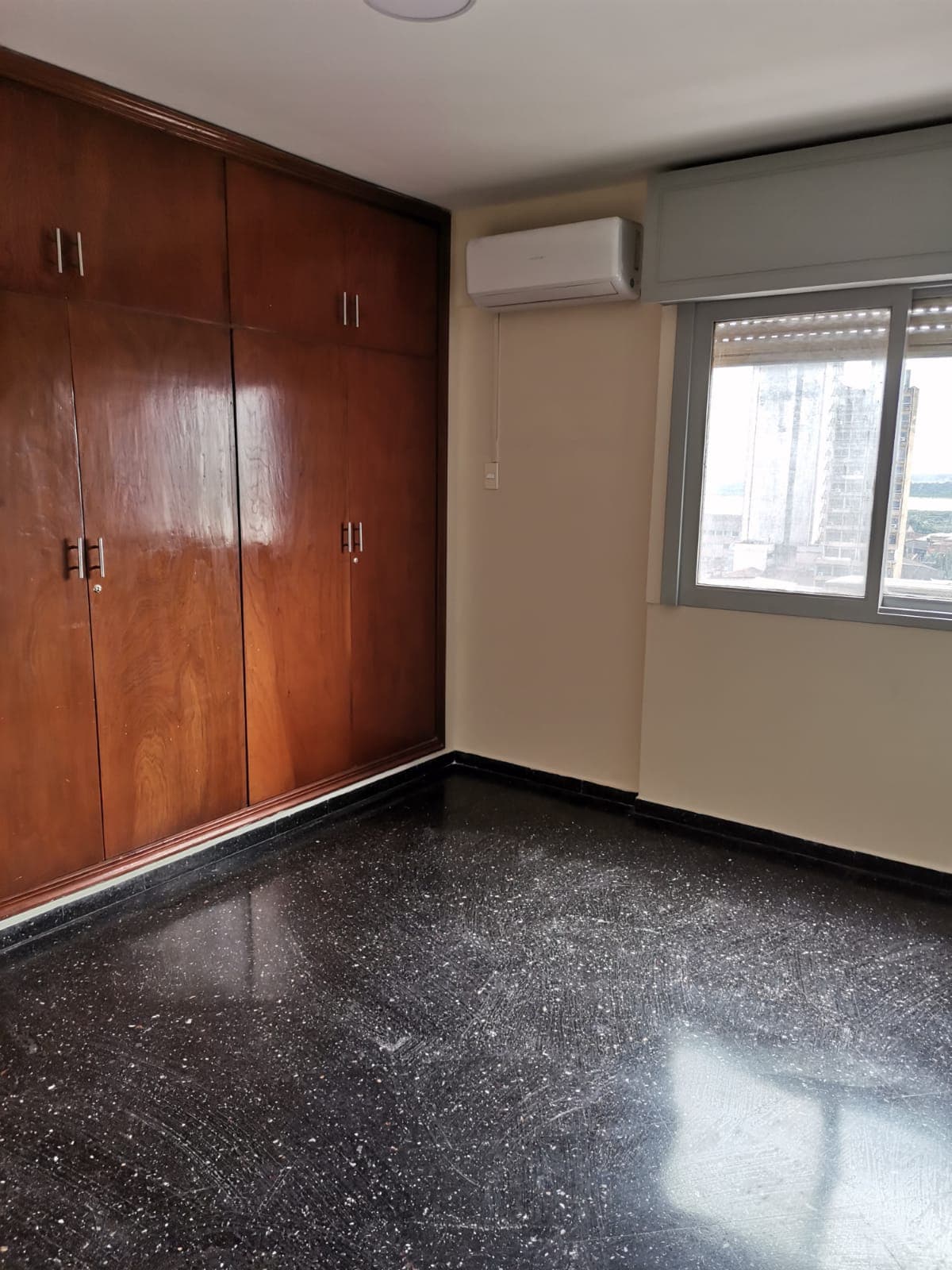 En alquiler departamento 2 hab. En la catedral asuncion — foto 4