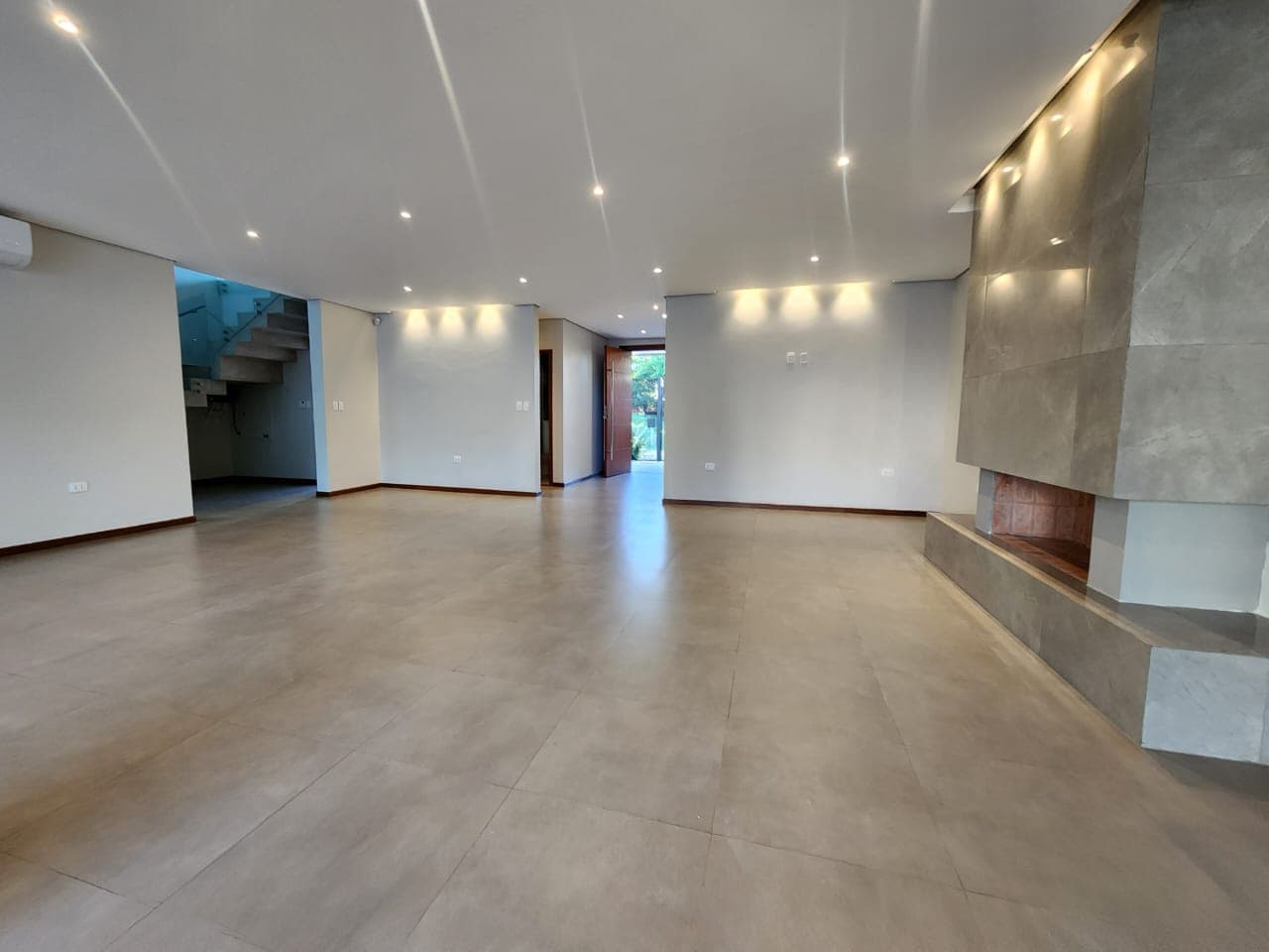 Moderna residencia 4 suites barrio mburucuya — foto 2