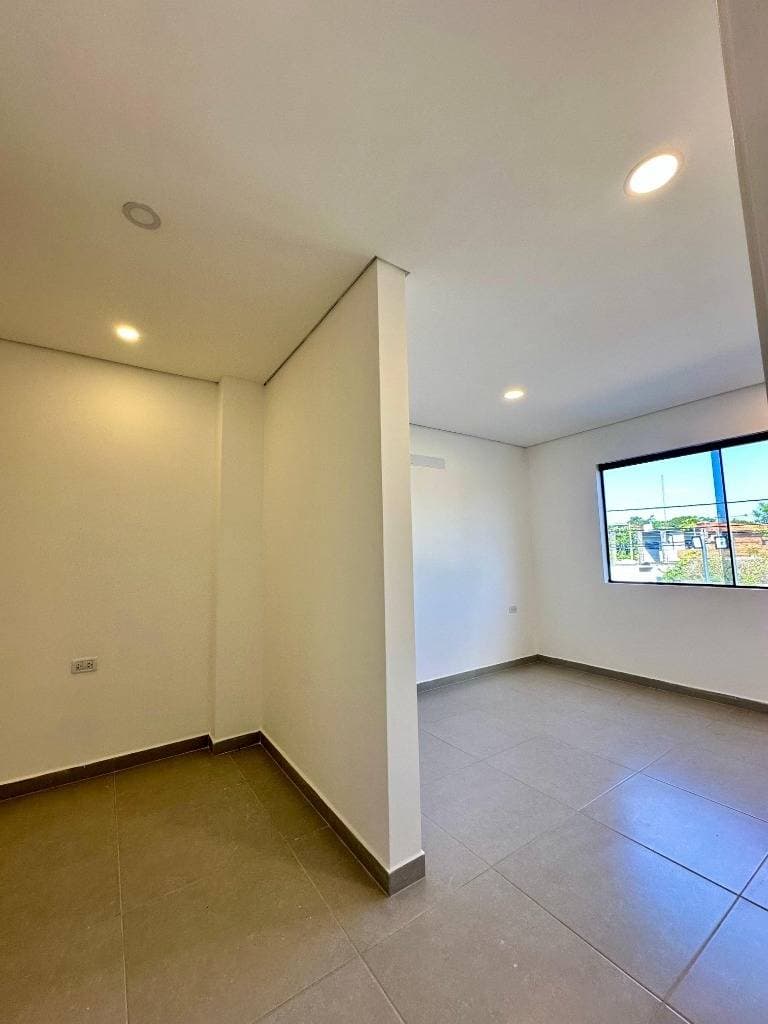 Duplex a estrenar en 1er barrio de Luque a metros de ruta Luque - limpio, foto 3